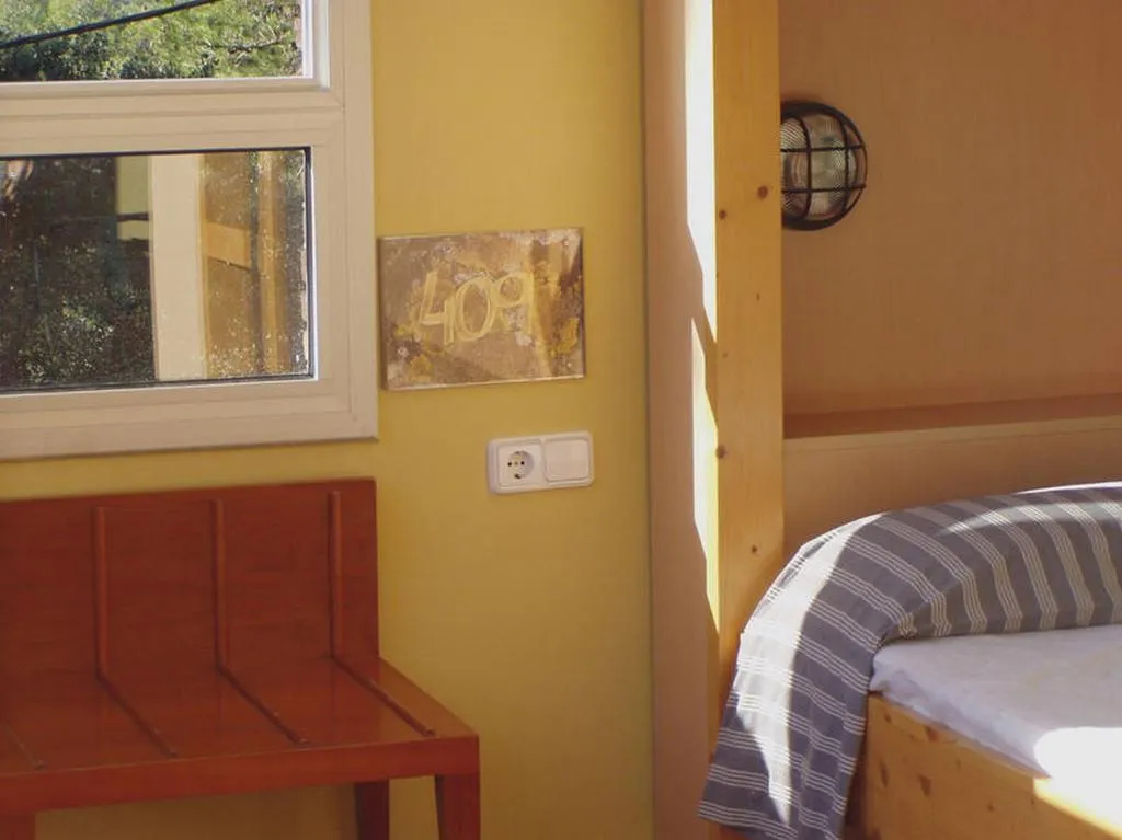 Double or Twin STANDARD Room, Inout Hostel, Barcelona