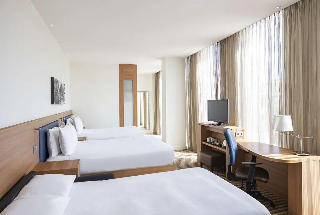 QUADRUPLE STANDARD Room, Hampton by Hilton Amsterdam / Arena Boulevard, Amsterdam