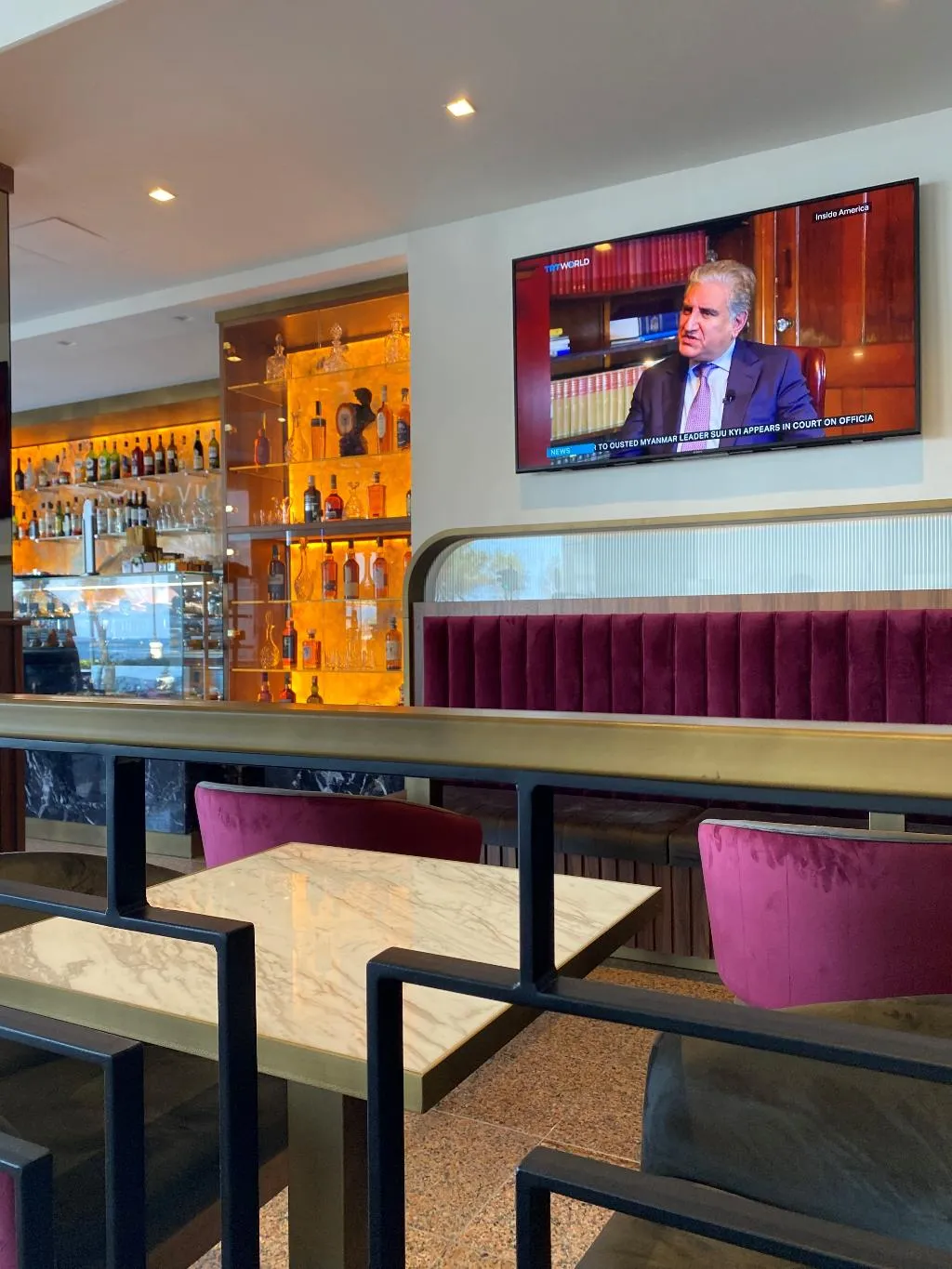 Bar, Diplomat, Malta