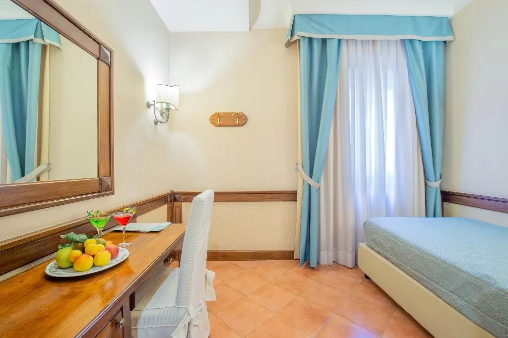 SINGLE STANDARD Room, Michelangelo, Naples