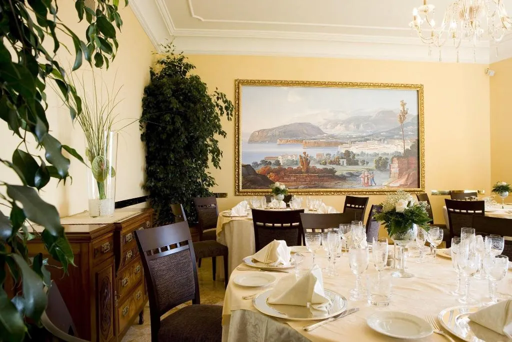 Restaurant, Grand Hotel Due Golfi, Naples