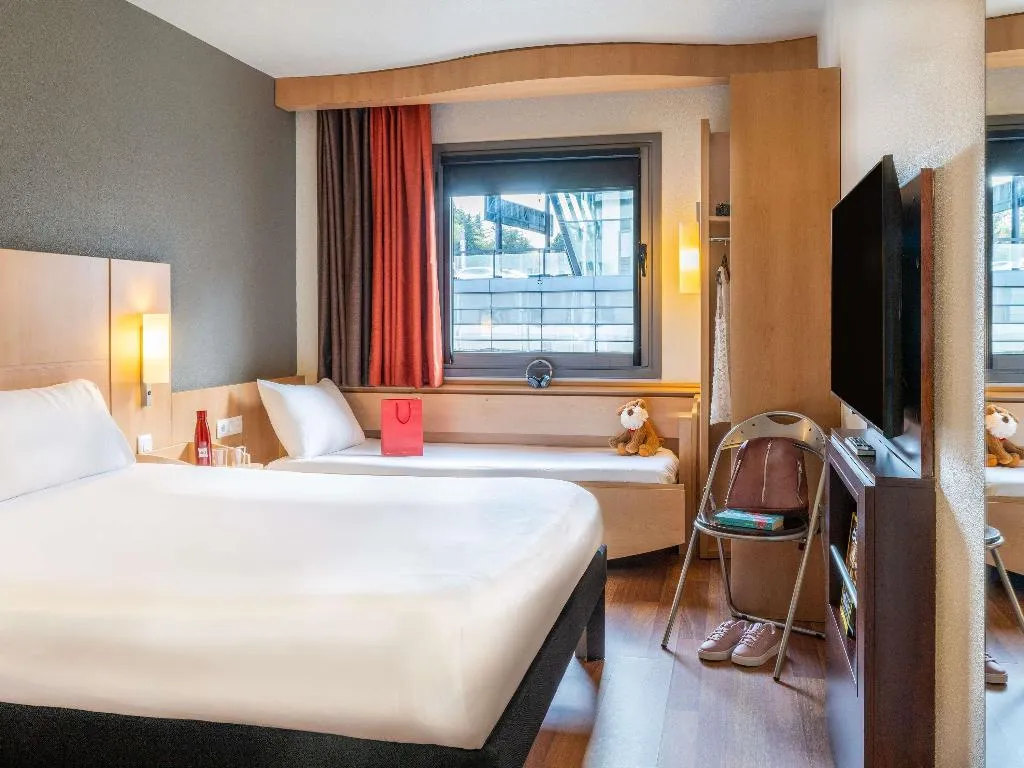 DOUBLE WITH DOUBLE BED Room, ibis Madrid Alcobendas, Madrid