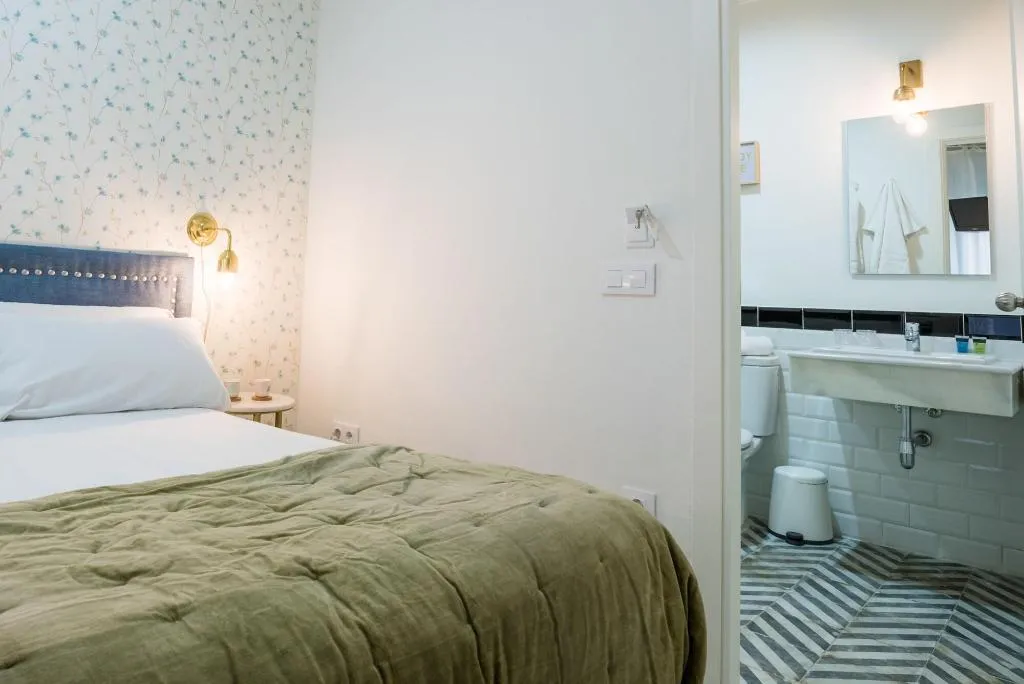 Room, Jardin de La Alameda, Seville
