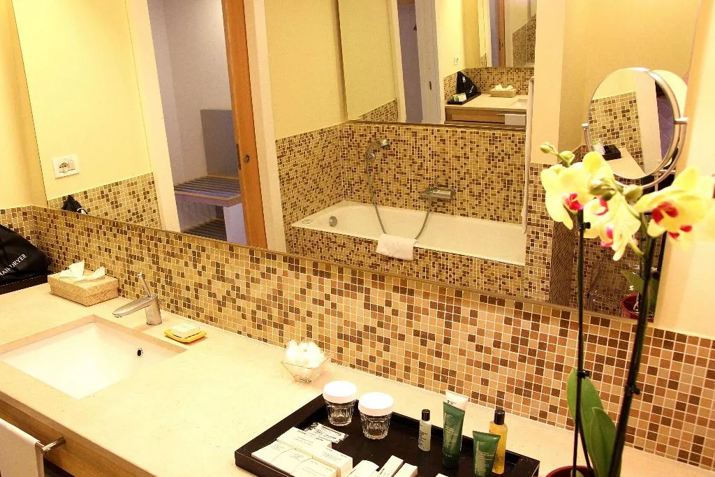SUITE EXECUTIVE KING BED Room, Hilton Sorrento Palace, Naples