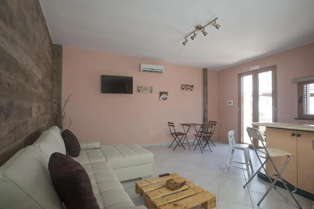 Room, City Pompei Accommodations, Naples