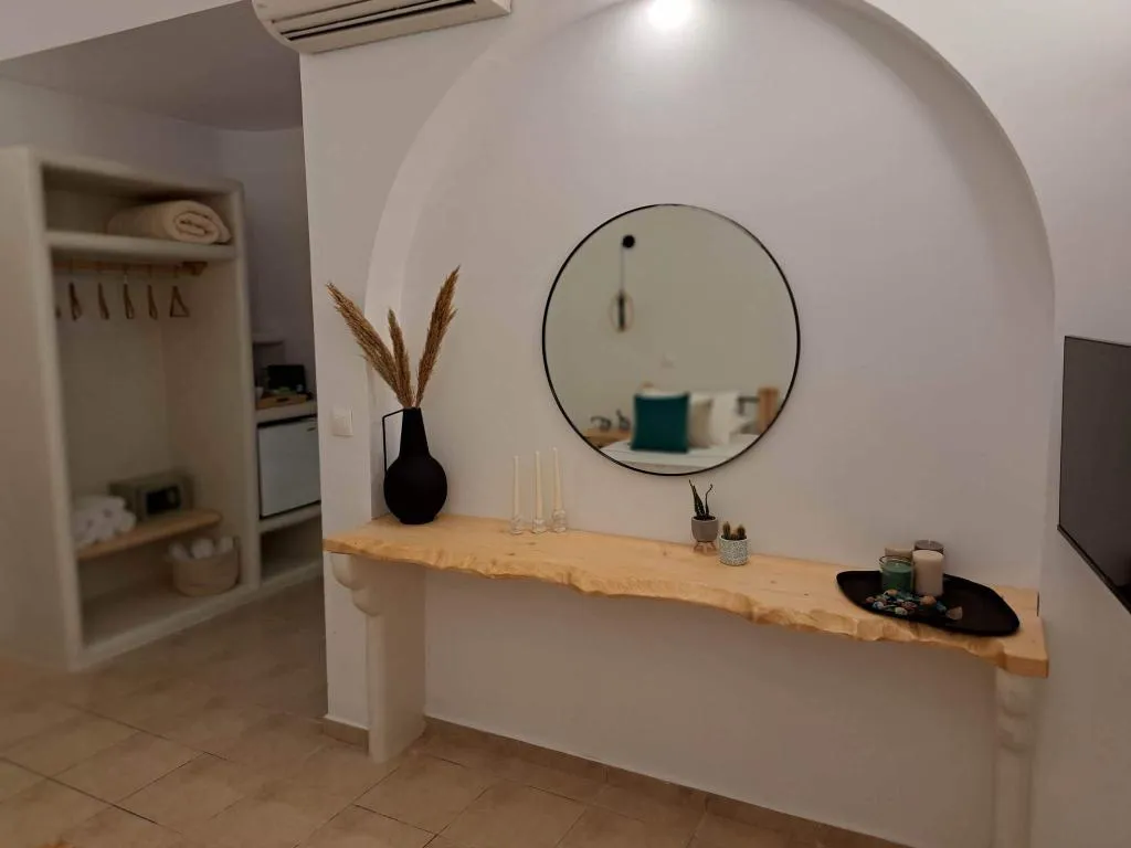 TRIPLE STANDARD Room, Amerisa Suites, Santorini