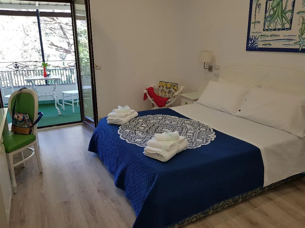 DOUBLE SUPERIOR SEA VIEW Room, Oriente, Naples