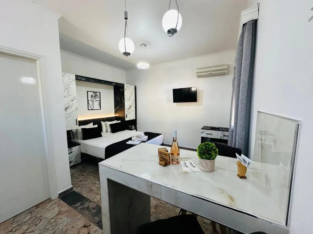 STUDIO DELUXE ONE BED Room, Nikos Apartments Corfu, Corfu