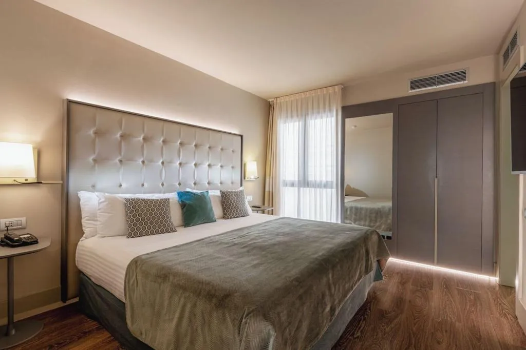 DOUBLE KING SIZE BED Room, Gran Hotel Havana 4*Sup by Escampa Hotels, Barcelona