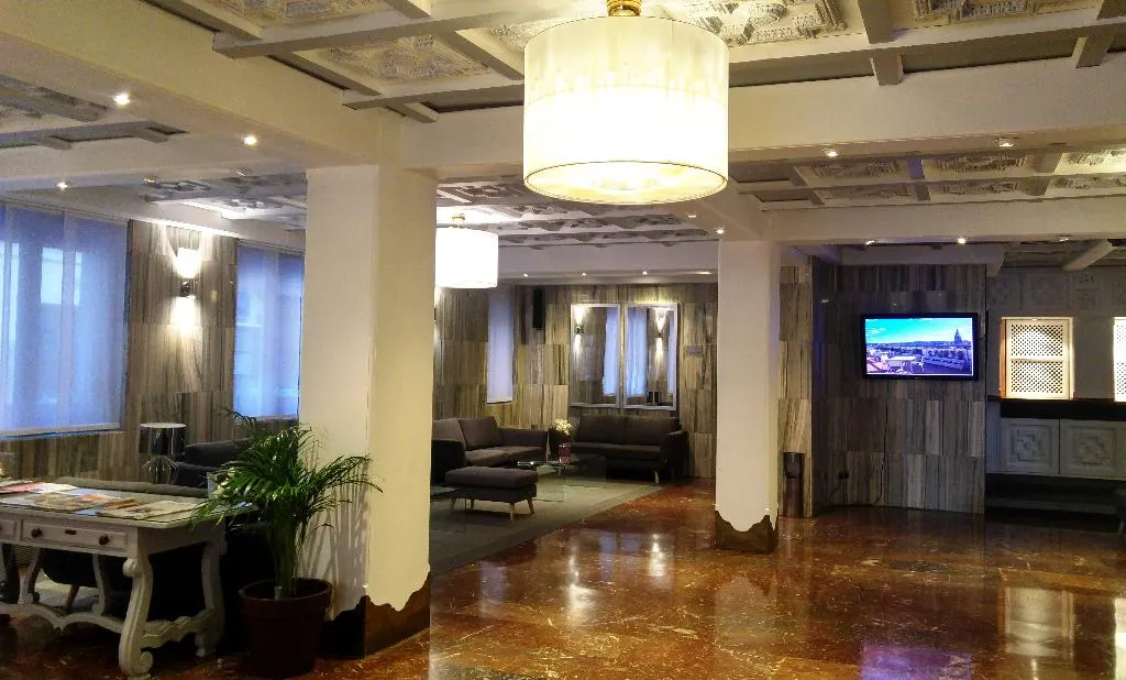 Lobby, Carlos V, Madrid