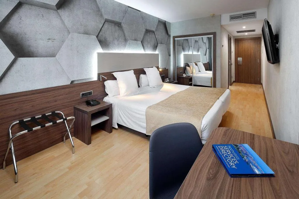 DOUBLE SINGLE USE WITH DOUBLE BED Room, Hcc Montblanc, Barcelona