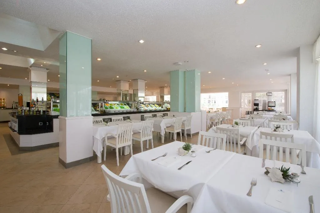 Restaurant, Iberostar Ciudad Blanca Alcudia Apartamentos, Majorca
