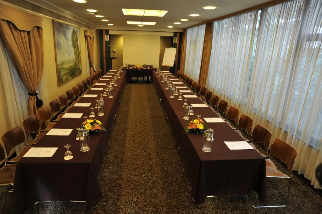 Conferences, D'Este, Milan
