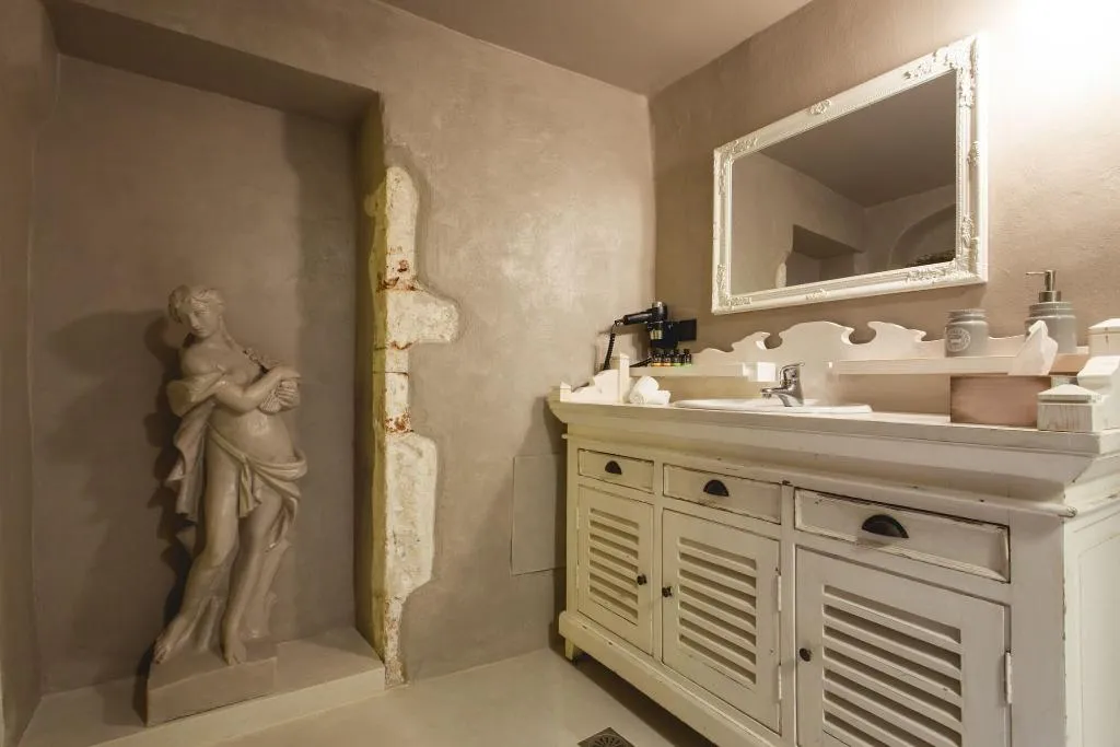 Room, Chania Inn, Crete