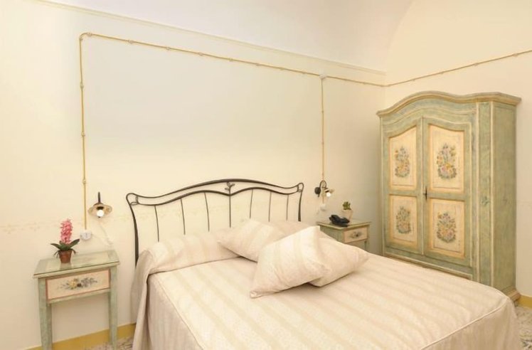 Locanda degli Dei, Naples