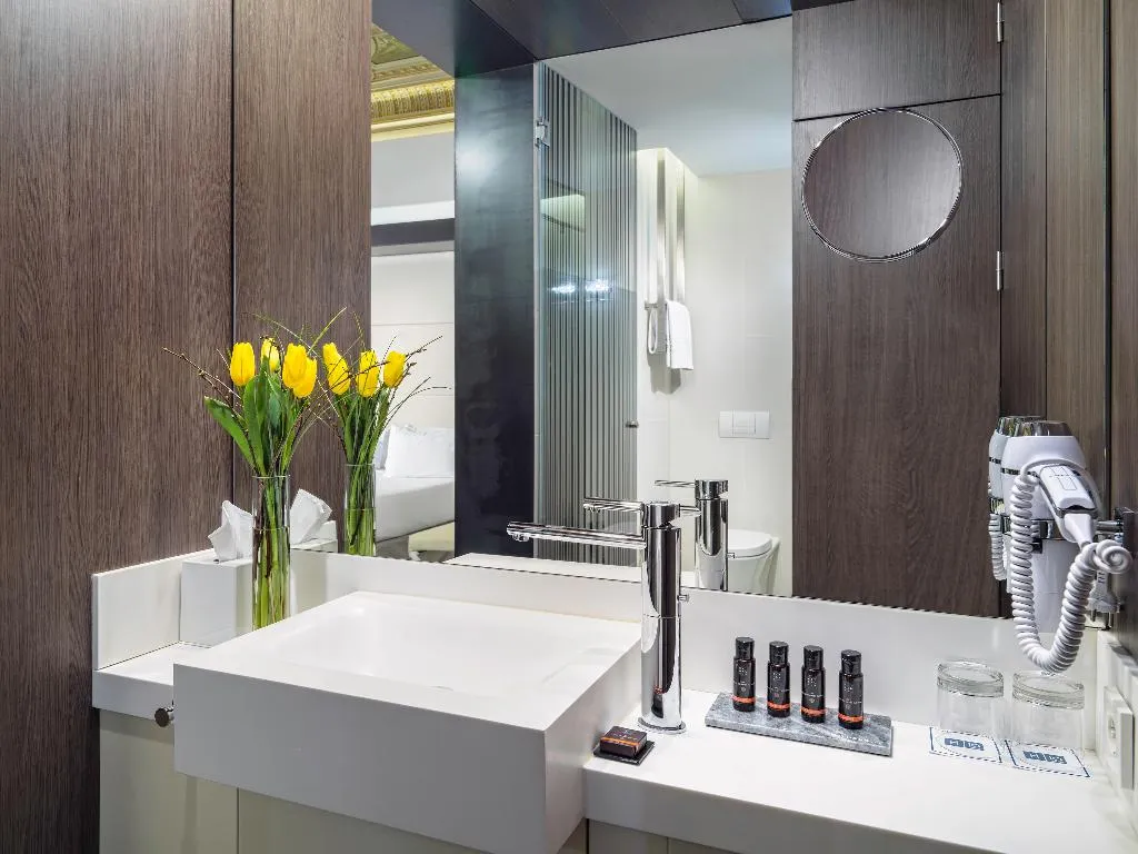 DOUBLE SINGLE USE WITH VIEWS Room, H10 Urquinaona Plaza, Barcelona