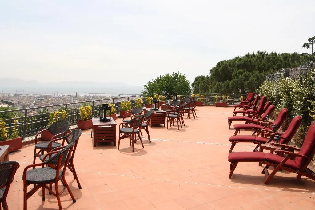Terrace, Culture Hotel Villa Capodimonte, Naples