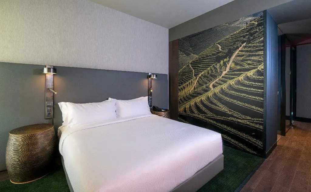 DOUBLE DELUXE KING BED Room, Hilton Porto Gaia, Porto