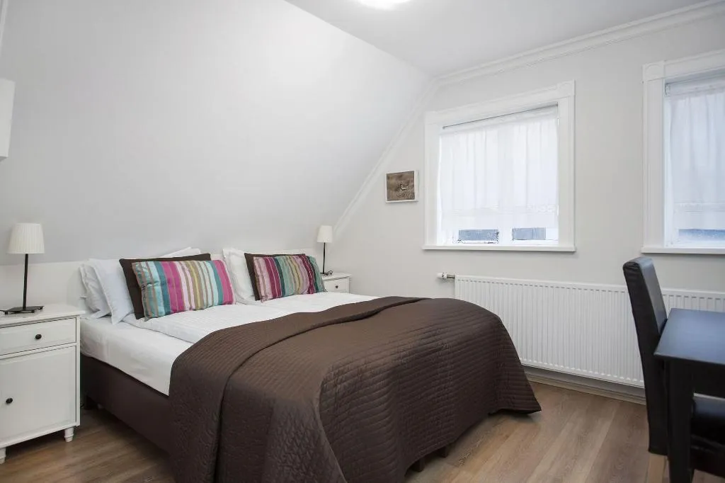 Room, Hilda, Reykjavik