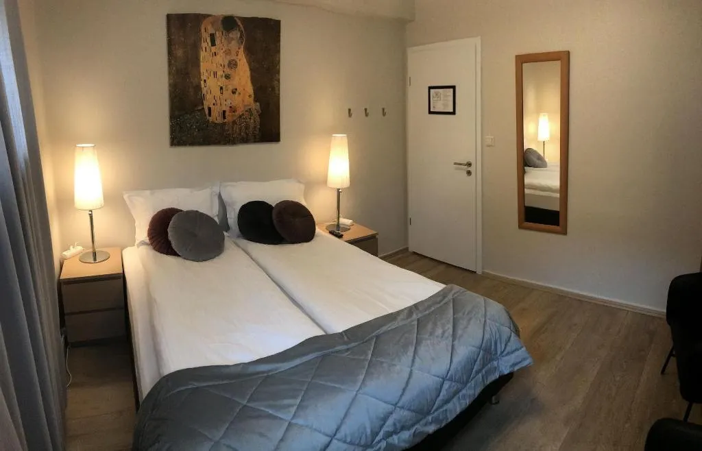 Room, Snorri's Guesthouse, Reykjavik