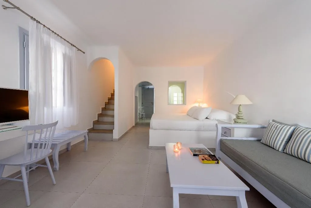 SUITE WITH PRIVATE POOL Room, Maison des Lys, Santorini