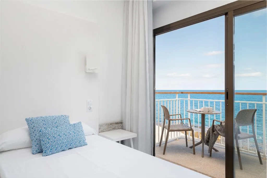Double or Twin SEA FRONT Room, Hotel Atolon & Kaafu Beach Club, Majorca