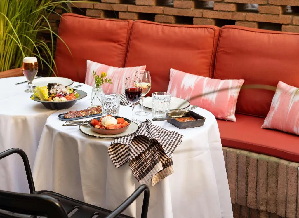 Restaurant, Alexandra Barcelona, Curio Collection by Hilton, Barcelona