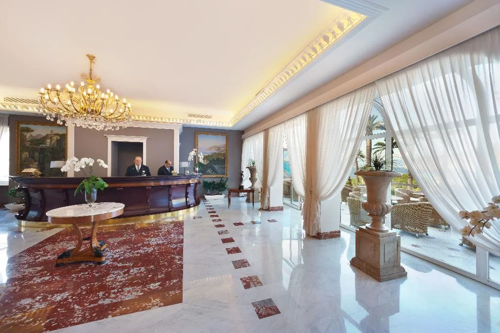 Lobby, Continental, Naples