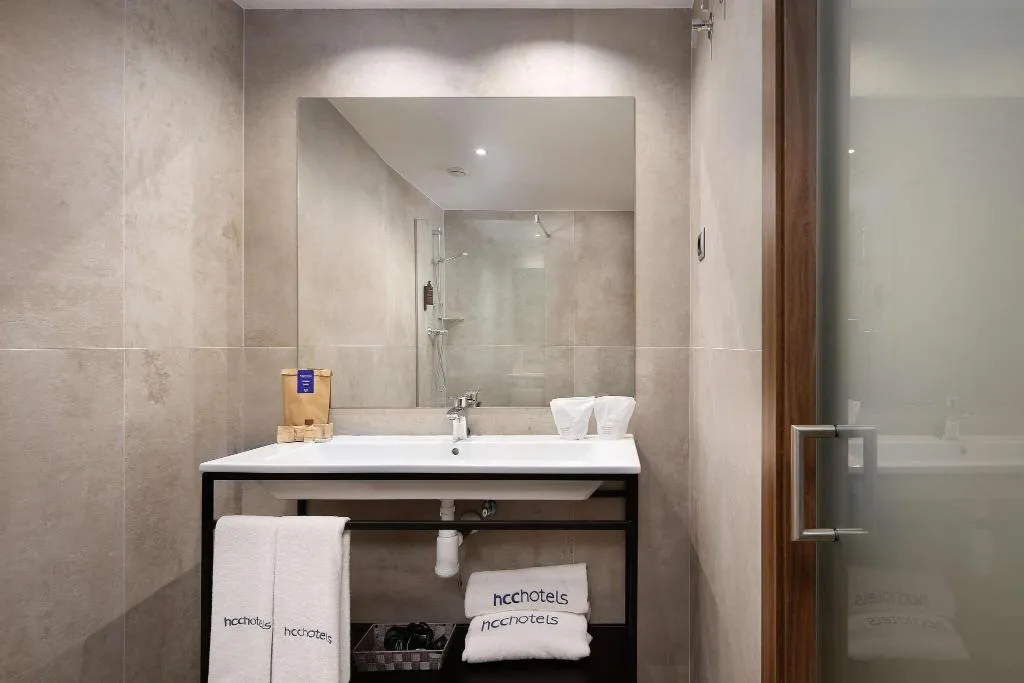 DOUBLE SINGLE USE TWO BEDS Room, Hcc Montblanc, Barcelona