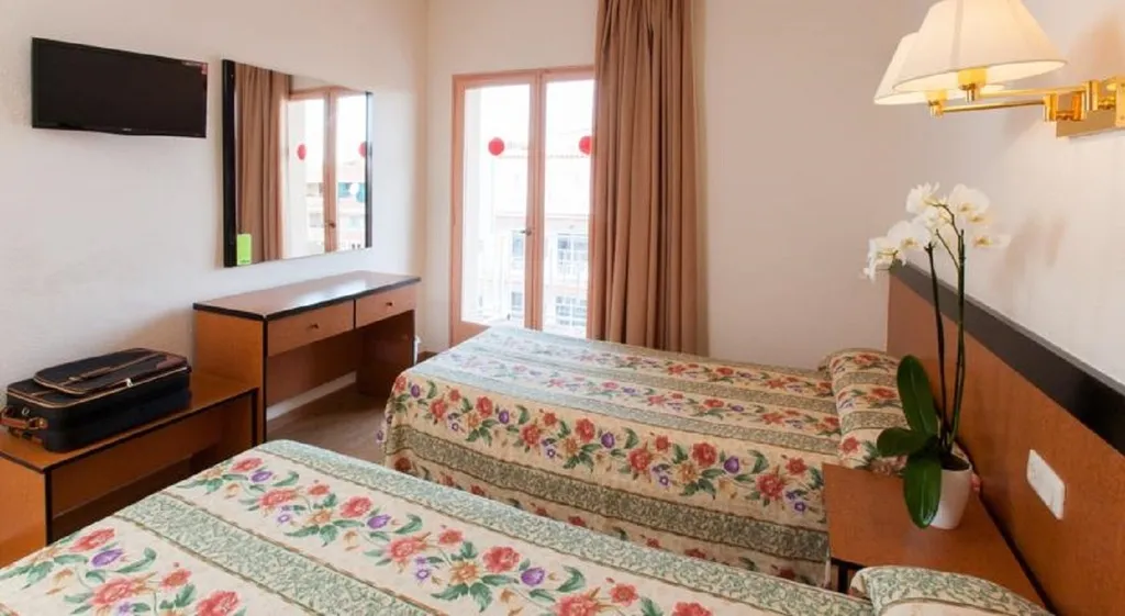 TRIPLE ECONOMY Room, The BandB by Guitart Hotels, Costa Brava
