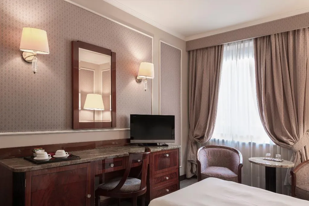 TWIN DELUXE Room, Doria Grand Hotel, Milan