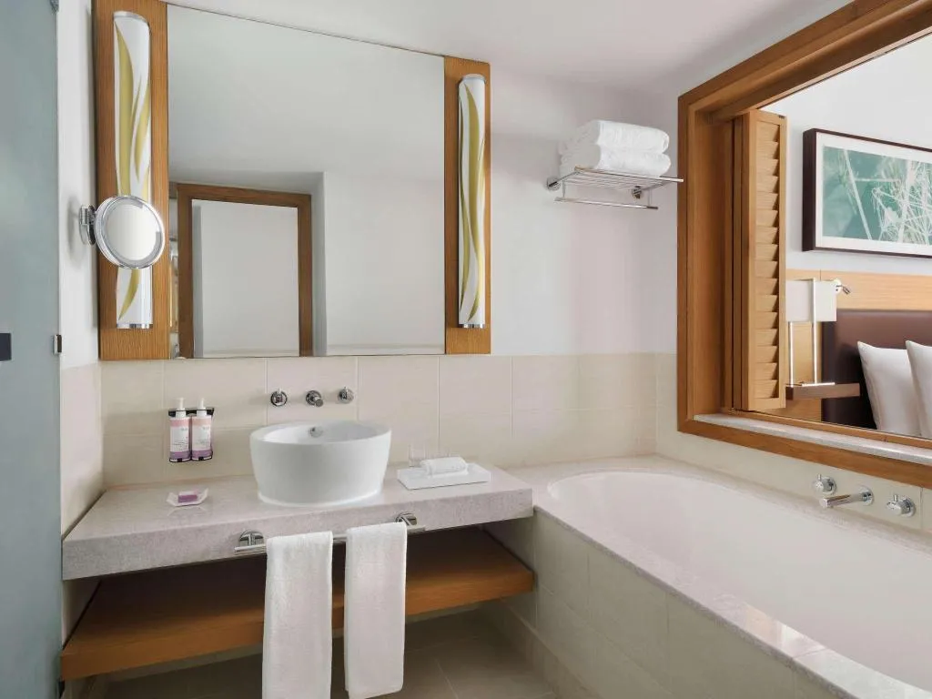 Room, Movenpick Hotel Jumeirah Beach, Dubai