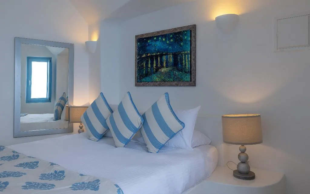 SUITE STANDARD Room, Above Blue Suites, Santorini
