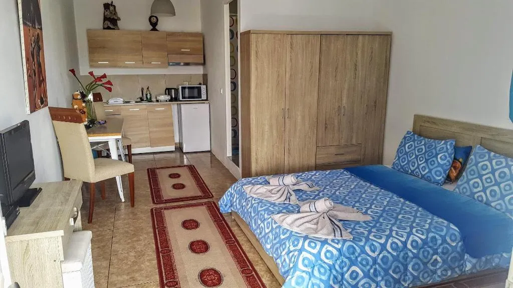 Room, Pleasure Beachside Studios, Santorini