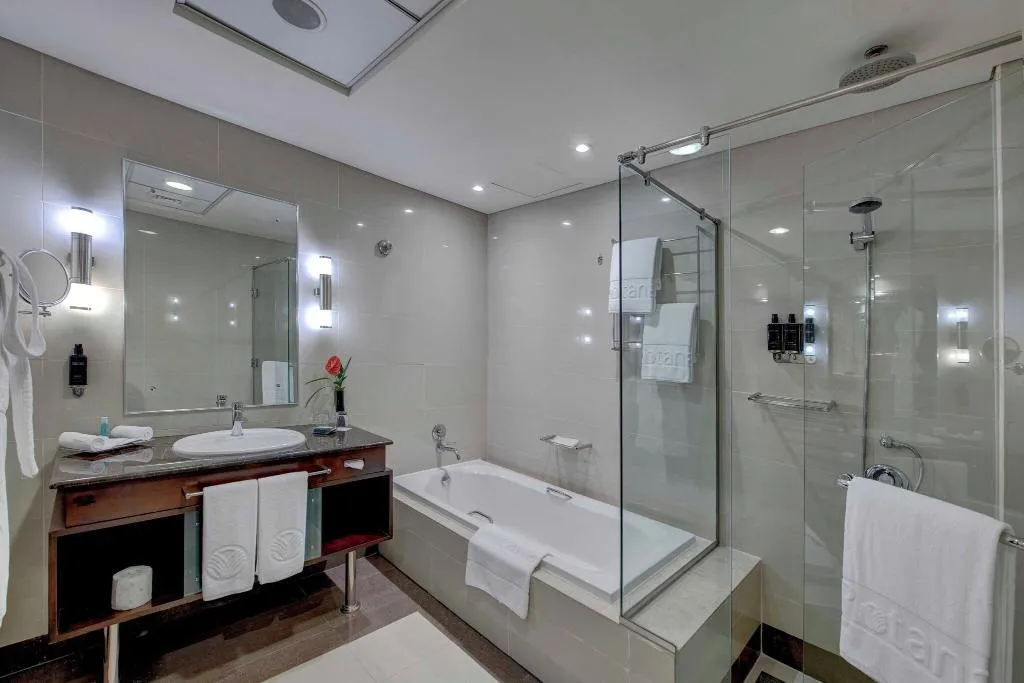 SUITE CLUB Room, Radisson Blu Hotel Dubai Barsha Heights, Dubai