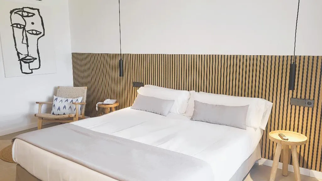 Double or Twin SUPERIOR POOL VIEW Room, Hotel Eu Bahia Pollensa, Majorca