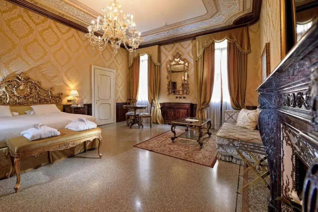 JUNIOR SUITE CAPACITY 3 Room, Ai Reali Hotel, Venice
