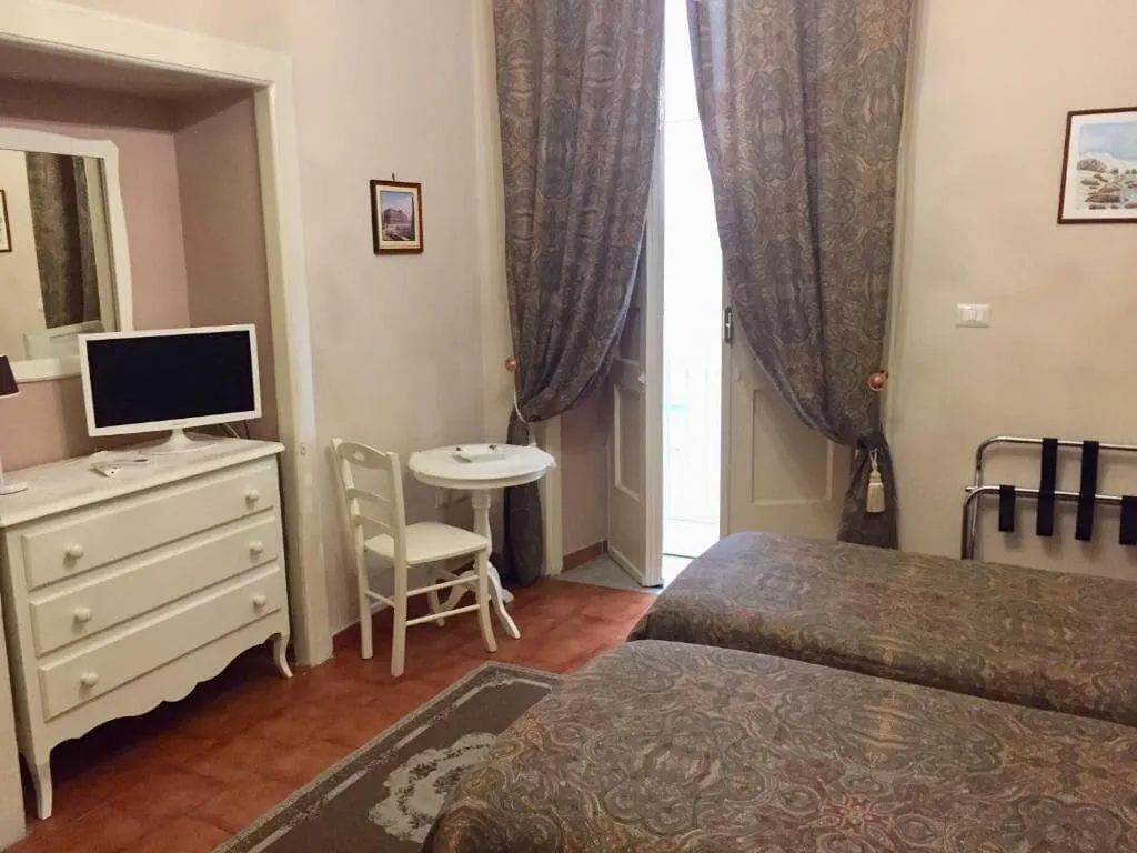 Room, B&B Speranzella, Naples