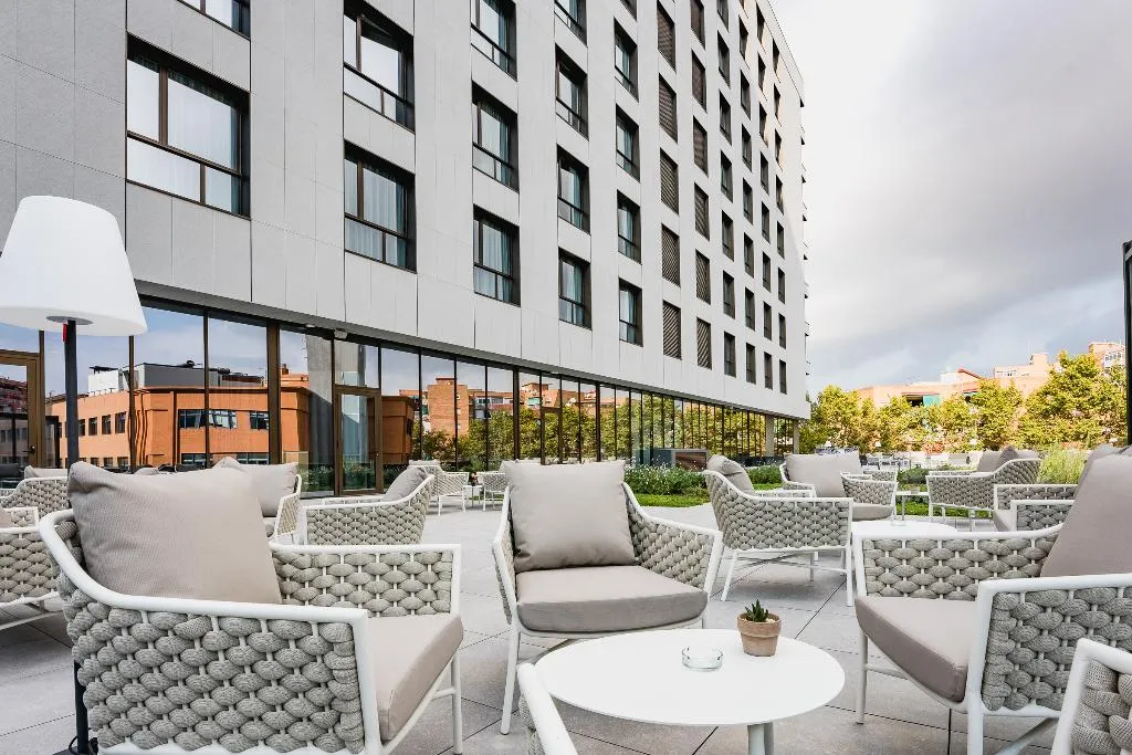 Terrace, Leonardo Royal Hotel Barcelona Fira, Barcelona