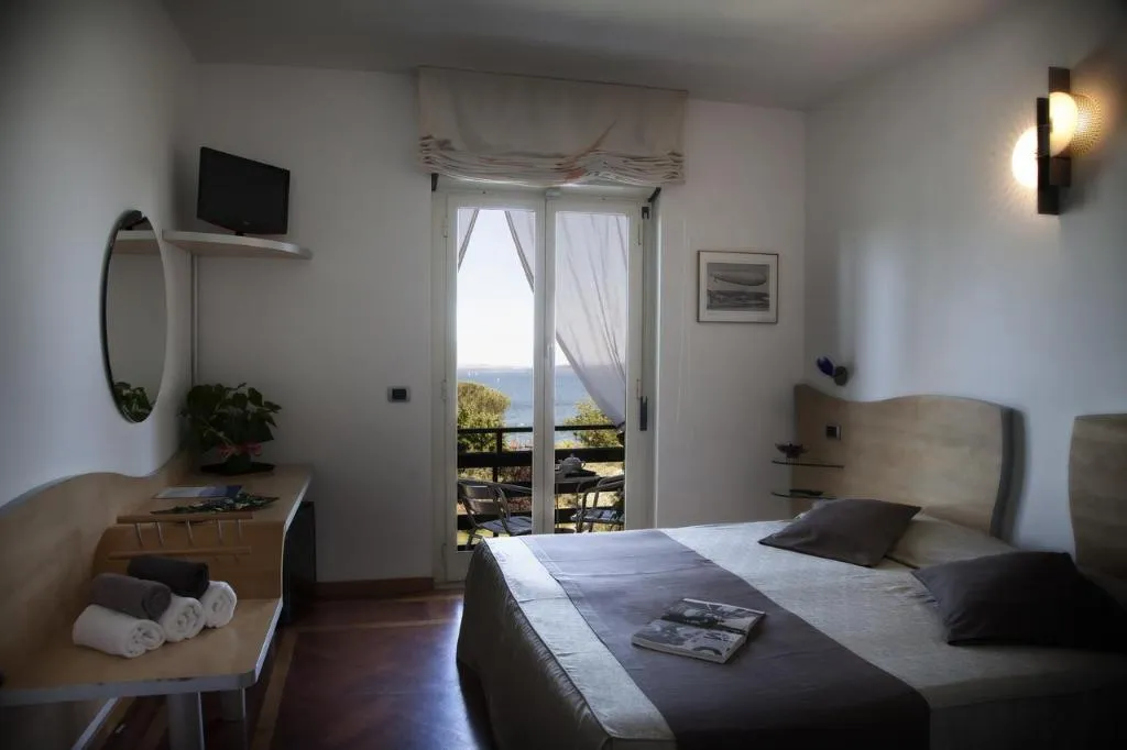 Double or Twin LAKE VIEW Room, Alfredo Hotel, Rome