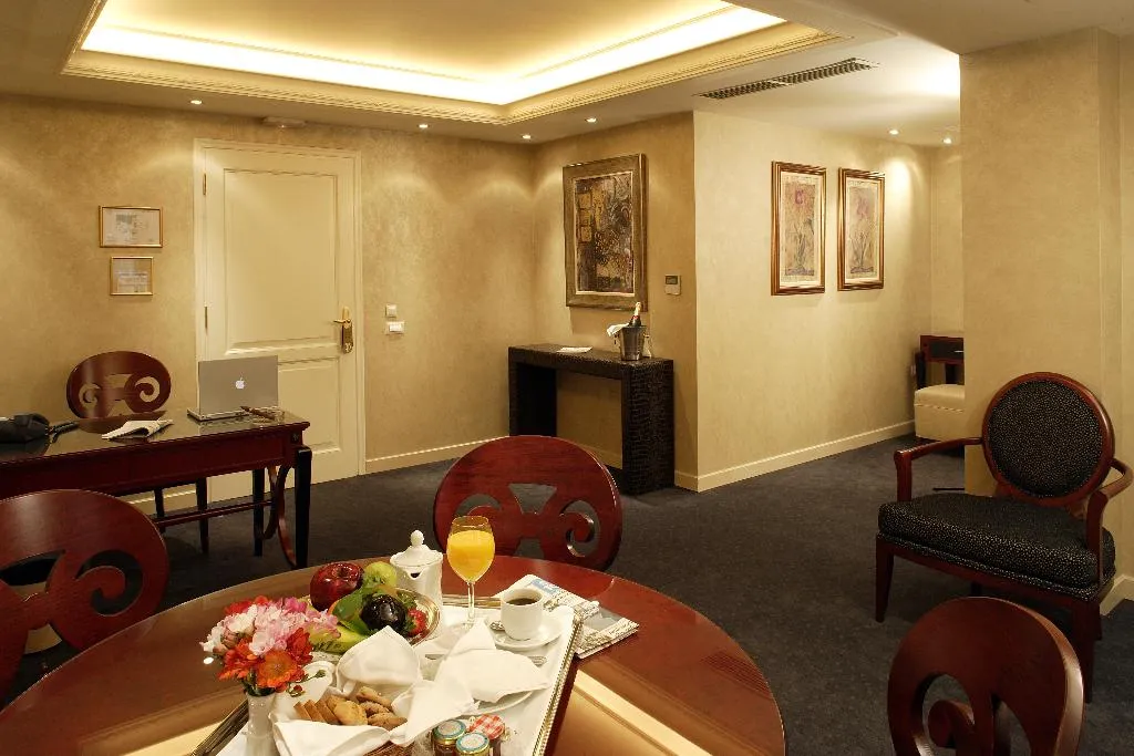 SUITE CAPACITY 4 TWO BEDROOMS Room, Theoxenia House, Athens