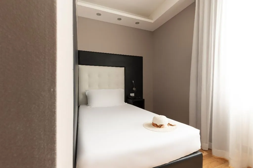 SINGLE STANDARD Room, Royal Caserta Hotel, Naples