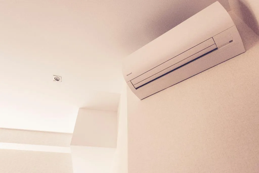 Room, Marlasca, Madrid