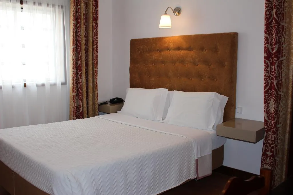 Double or Twin STANDARD Room, Hotel Residencial Batalha, Porto