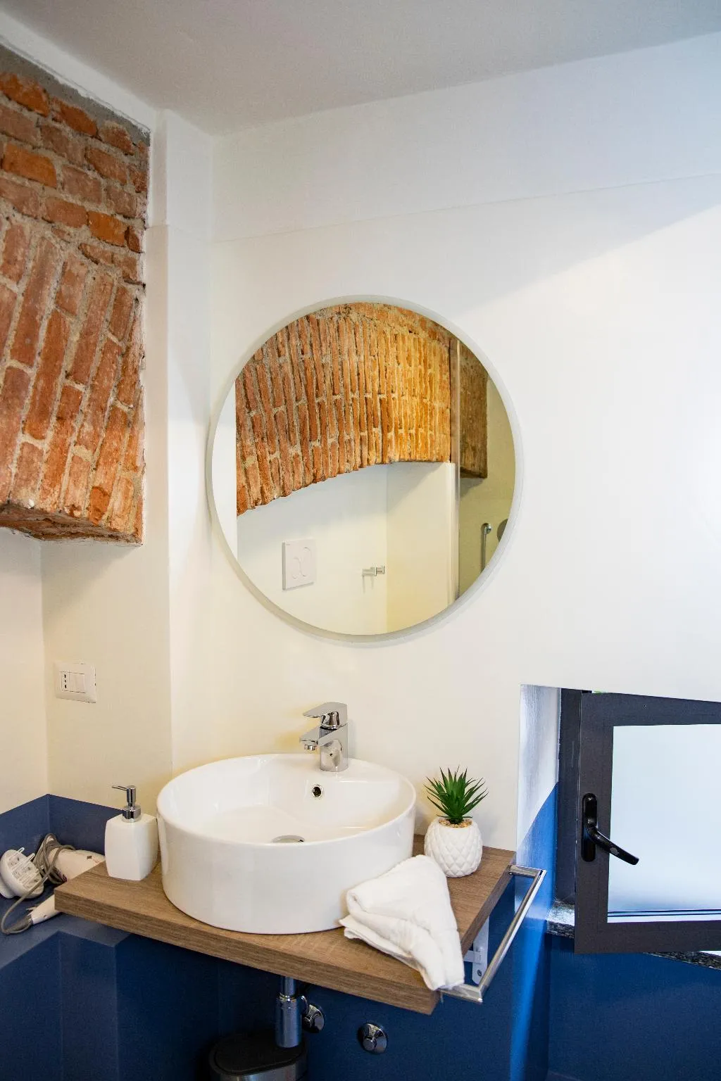 Room, Easy Apartment Navigli, Milan