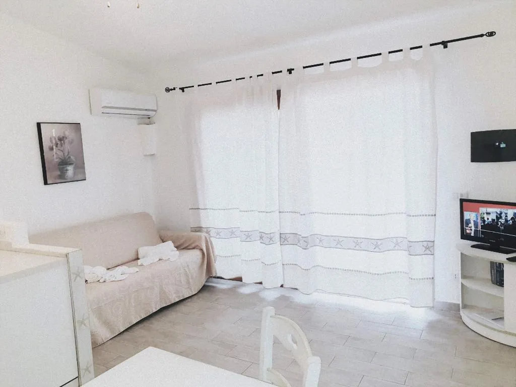APARTMENT CAPACITY 4 Room, Villaggio Marineledda, Olbia