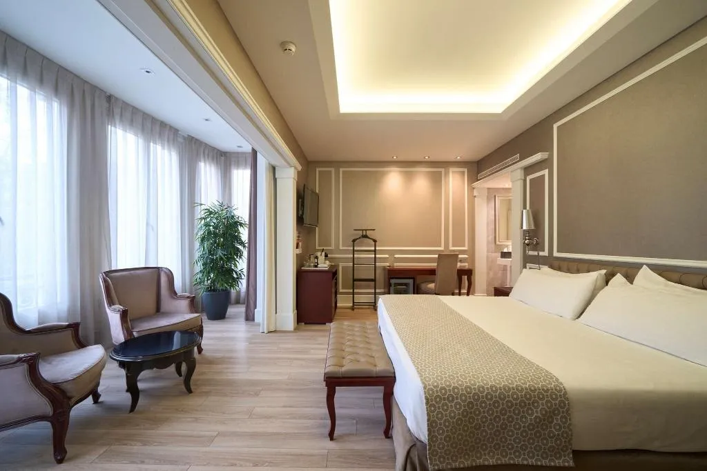 JUNIOR SUITE KING SIZE BED Room, Catalonia Passeig de Gracia, Barcelona