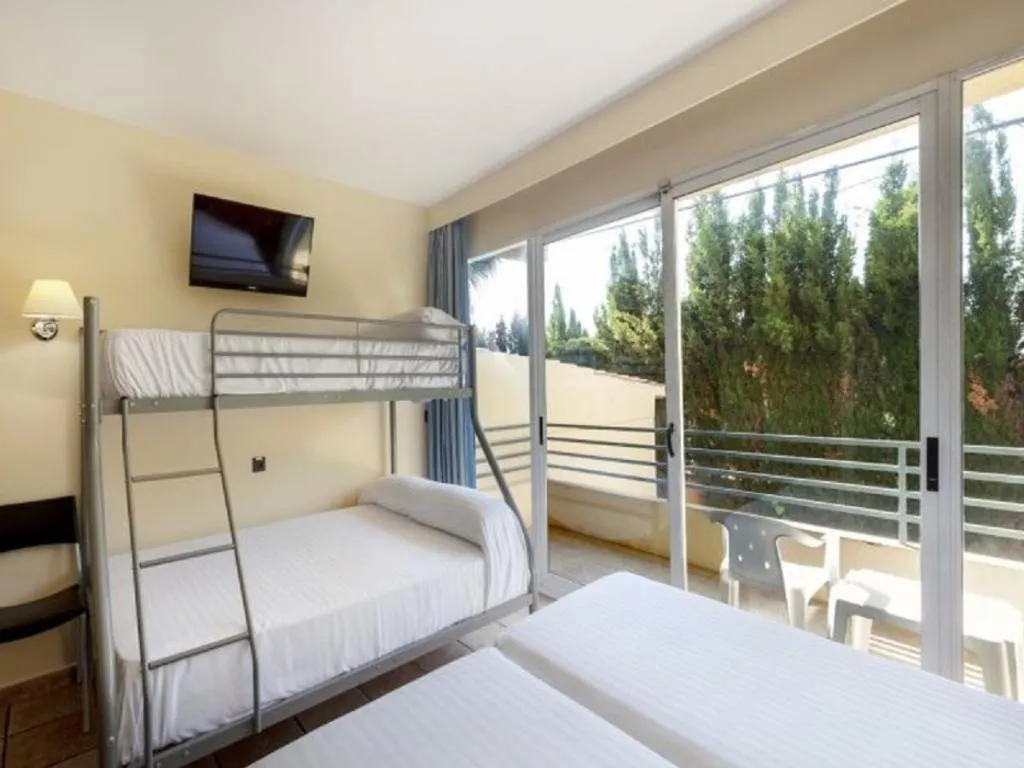 Room, Abril, Costa Blanca