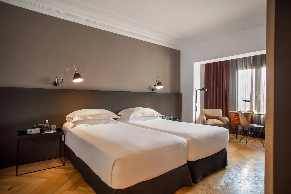 TWIN STANDARD Room, Alexandra Barcelona, Curio Collection by Hilton, Barcelona