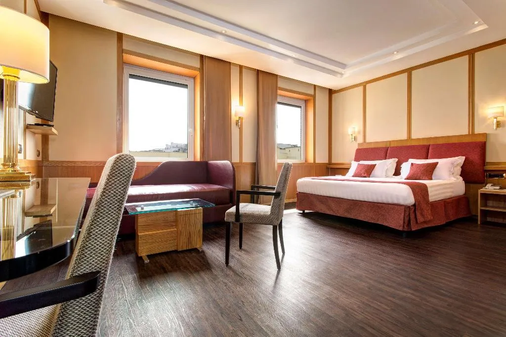 TRIPLE SUPERIOR KING BED Room, Hilton Garden Inn Rome Colosseum, Rome